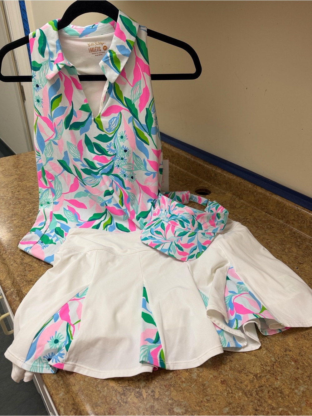Lily Pulitzer Lakelyn Bra Polo in Resort White Holding Court, Visor & PB skirt